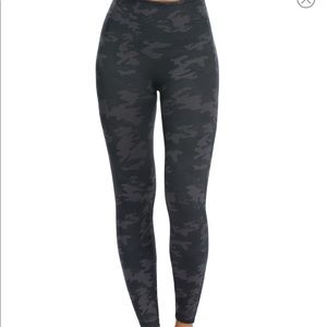 SPANX Seamless Camo Leggings